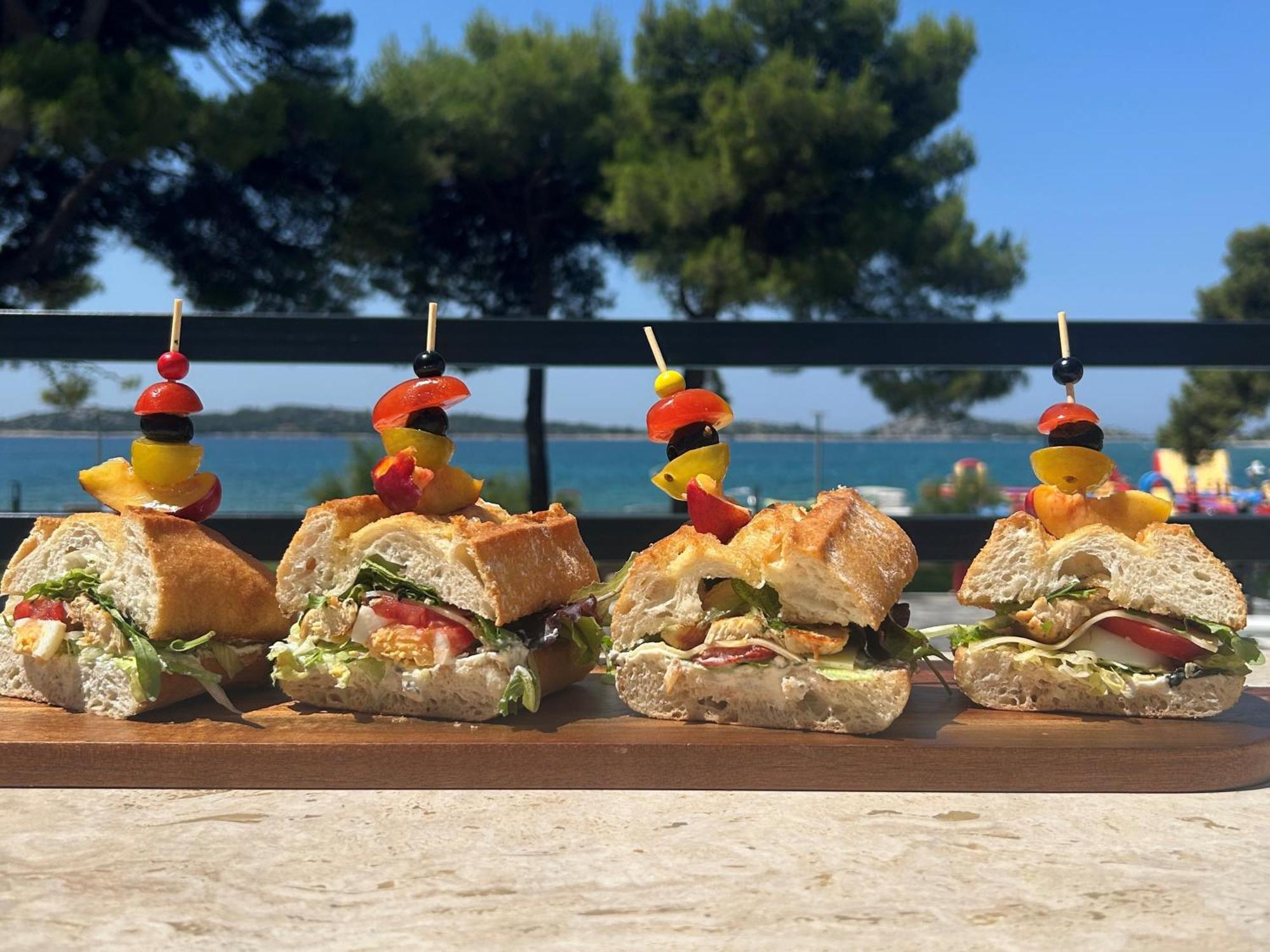 Seesea Hotel Vodice Esterno foto